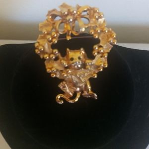 OAJC Vintage Christmas Wreath Cat Brooch